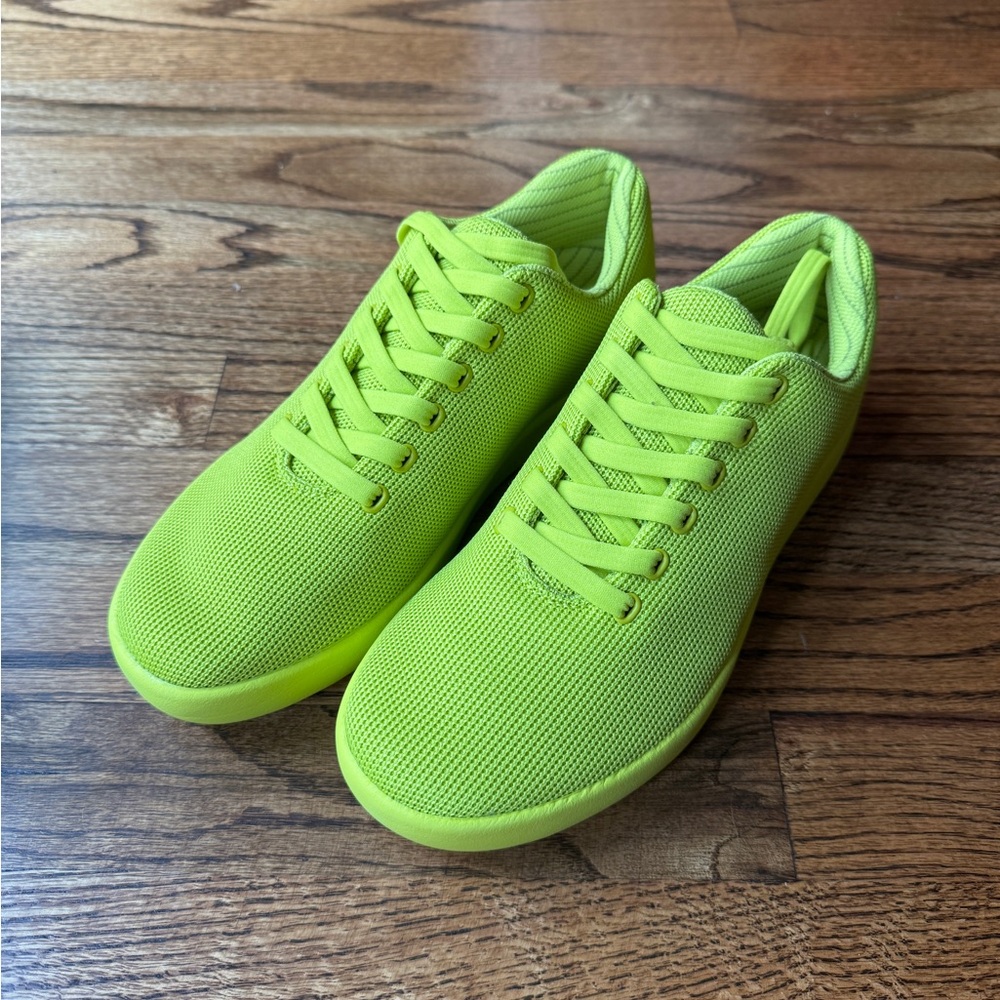Atoms Model 000 NIB Size Women’s 8 Neon Yellow Sneakers